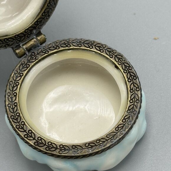 Vtg Unmarked Angel Cat Sitting on Cloud Hinged Trinket Box Heavenly Winged Kitty - Picture 5 of 10